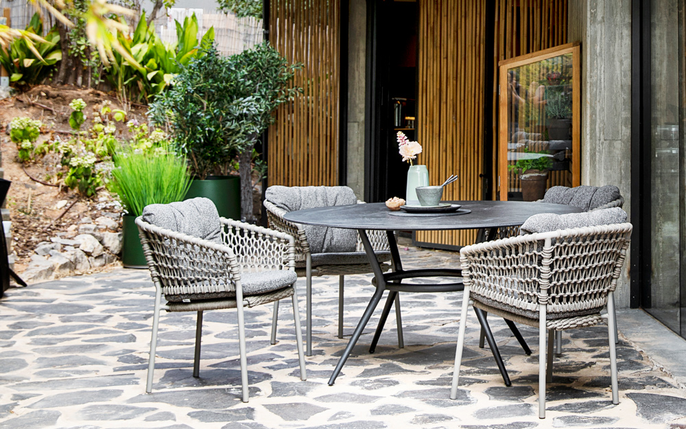 Masa de exterior rotunda Cane-line Joy Light Grey/Dark grey HPL